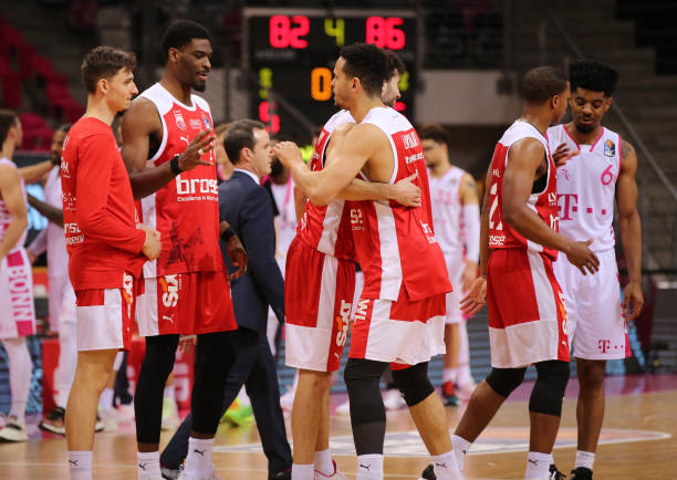 同时在防守 同时在防守