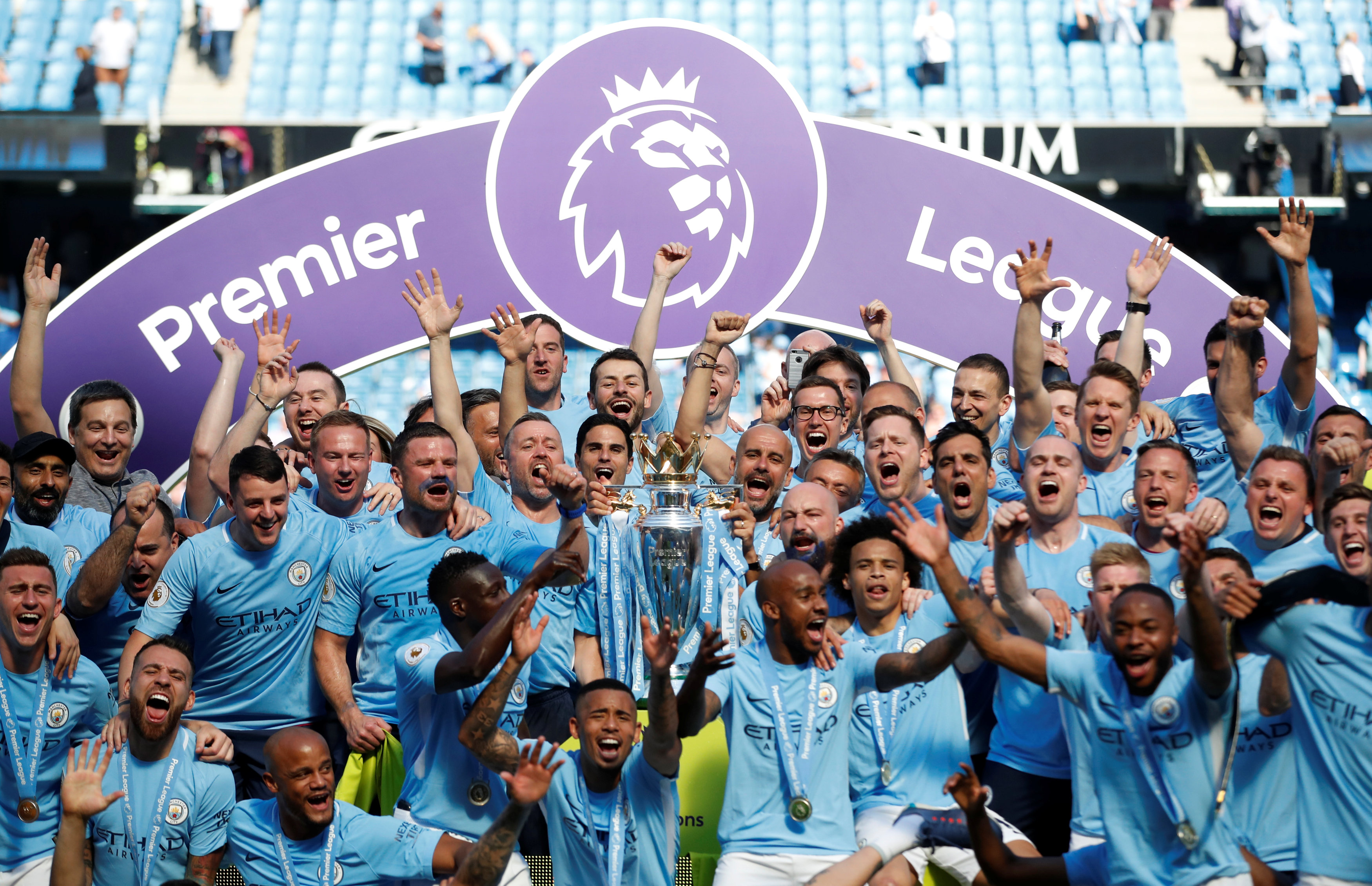 相比之下 相比之下