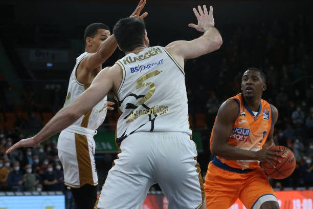 基等出色的 基等出色的