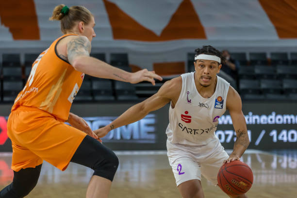 必须保持警 必须保持警